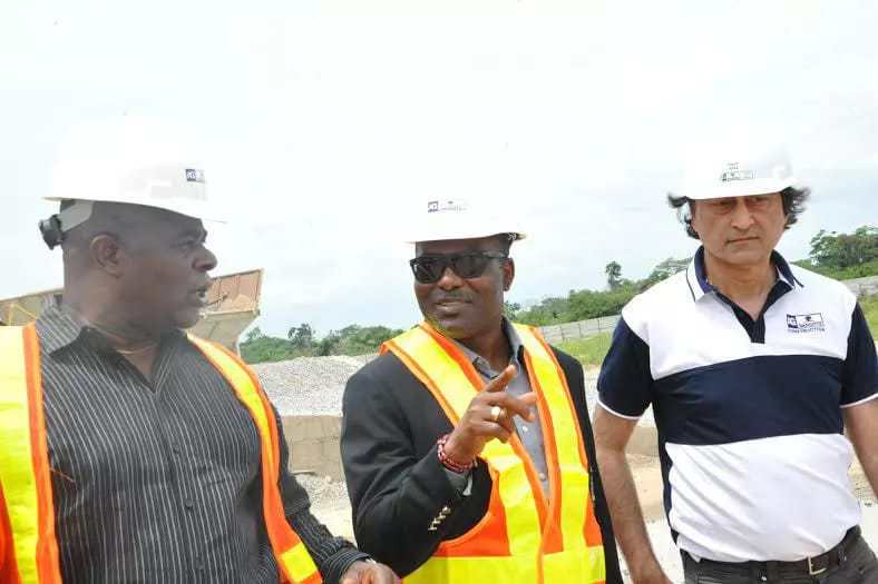 L-R: Engr. Ndubuisi Nwankwo, AGMC Port (mta); Chief Mike Ajayi, GM, Western Port; and Ashif Juma, MD/CEO, AG-Dangote Construction company during inspection of AG – Dangote concrete road construction at Itori – Ibese Road, Ogun State by Nigeria Port Authority and Federal Ministry of Works - See more at: http://www.naijaconcord.com.ng/2016/05/hope-rises-for-failed-wharf-apapa-road-as-stake-holders-recommend-concrete-pavement-to-fix-it.html#sthash.cIe71kn8.dpuf