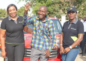 L-R: Njideka Okafor, Area Manager, Abuja Central Business Area, Diamond Bank Plc; Udechukwu Unigwe, DiamondXtra North Directorate  SUV Winner; and Adenike Ogunsugba, Head Retail Performance, North East, North West at the DiamondXtra North Directorate Prize presentation Ceremony held  in Abuja recently.  